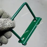 Крепежная скоба для  3д сетки забора 40х40 RAL 6005 (зеленый)
