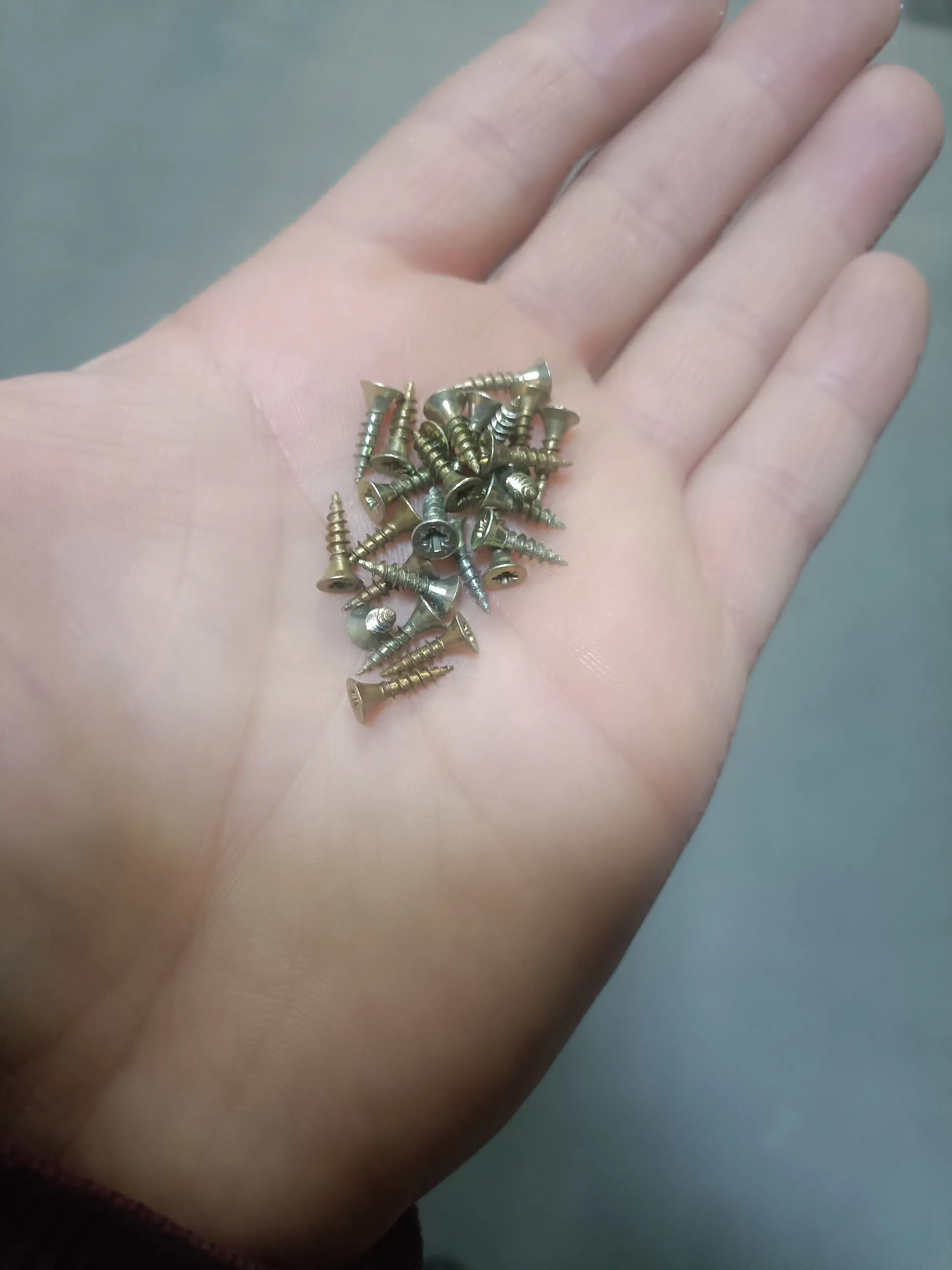 Саморезы по дереву желтые 2,5х10