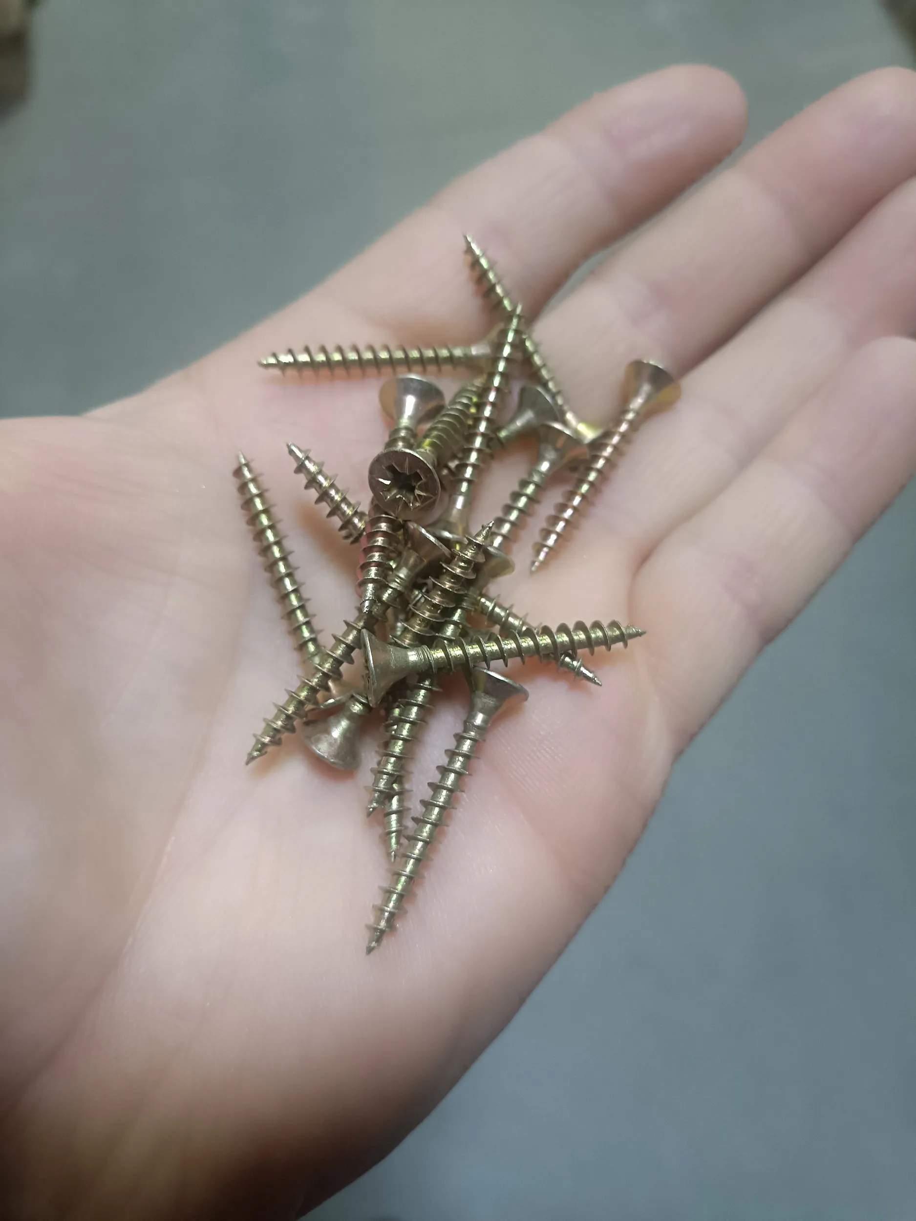 Саморезы по дереву желтые 4х30