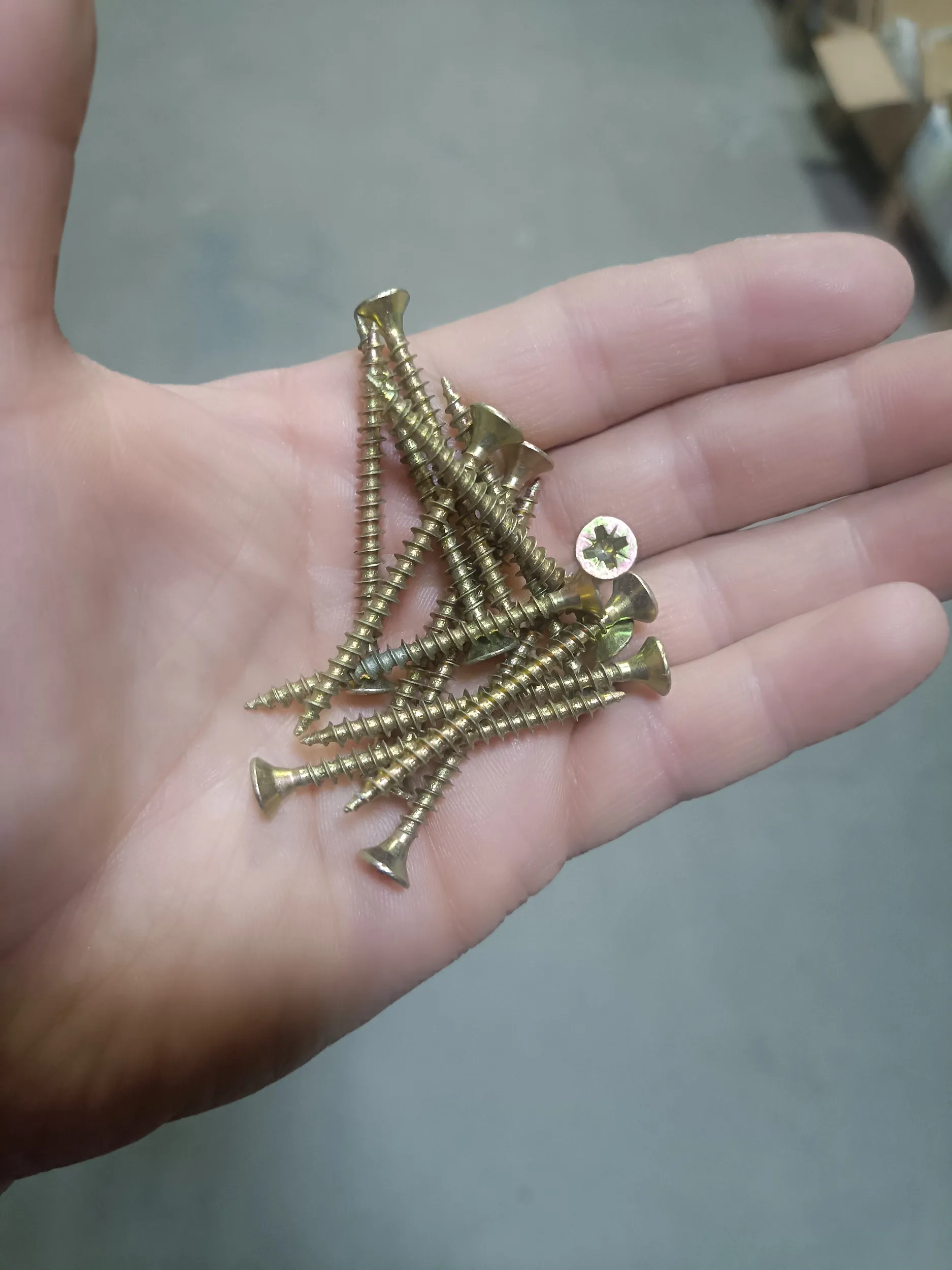 Саморезы по дереву желтые 4х40